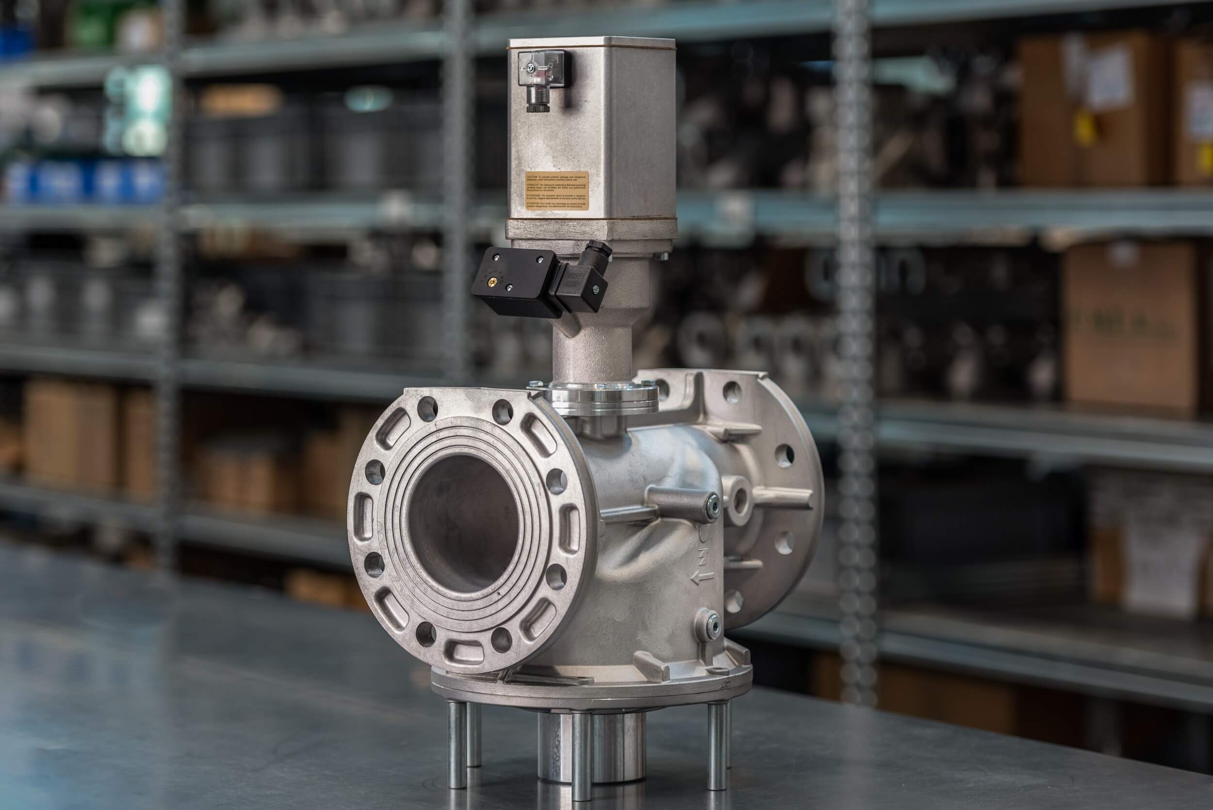 NC automatic reset slow opening fast closing. The VMH-type valve is a shut-off valve for gaseous media operated by a hydraulic actuator. It is suitable as main safety device for gas blocking and gas releasing controls, as required when operating gas burners, atmospheric gas boilers, industrial kilns, and generally all gas-consuming appliances. When the actuator gets energized, it slowly opens the valve over a few seconds. Once fully open, the hydraulic pump turns off to minimize power consumption. As soon as the power supply stops, the valve closes immediately (<1 sec). It is qualified for continuous service (100% ED).