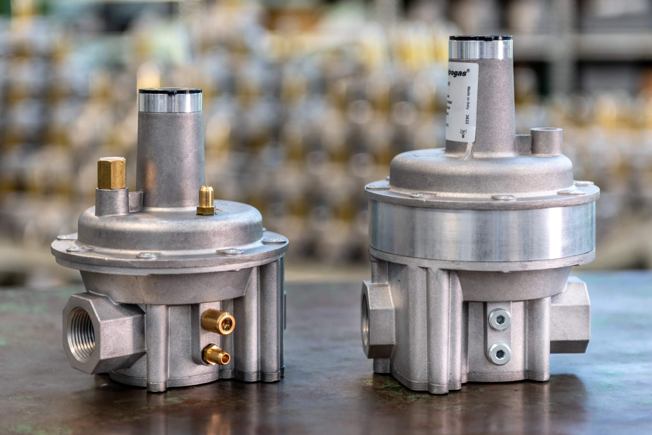 1:1 Air-to-gas ratio controller. The R… type products are pressure regulators for gaseous media, suitable for all types of gas consuming appliances. RAG is air/gas ratio control (1:1) for combustion processes. It is provided with adjustable offset spring (+/-3mbar) and adjustable bypass. It is also usable as zero-pressure governor. All models are equipped with compensation diaphragm to assure high accuracy and are designed to perform lock-up function.