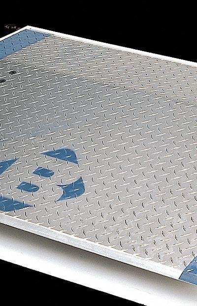 BLUFF Dock Plate: 4,400 lb Load Capacity - Dock Plates