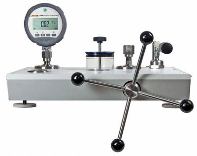 FLUKE Comparison Test Pump Kit: Pressure Calibrator, Battery - Hydraulic Comparison Test Pumps