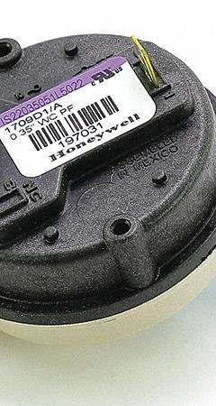 REZNOR Pressure Switch: Mfr Part # 197031. Key specifications — Manufacturer Part Number: 197031; Product Type: Pressure Switch.