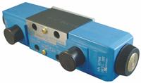 VICKERS Hydraulic Directional Valve: 16 gpm Max Flow Rate, D03 NFPA Size, Two Positions, Tank, Tank (MPN 02-110416). Key specifications — attr1018253: VICKERS; attr1018274: D03; attr1018283: Tank; attr1018249: 02-110416; attr1018300: Electrical; attr1018289: DG4V.