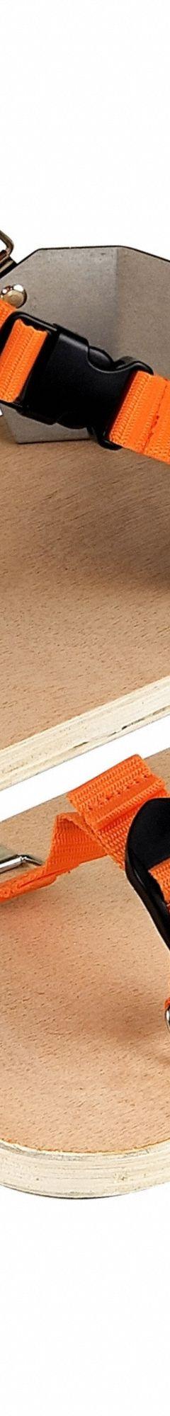 KRAFT TOOL Asphalt Shoes: Wood (MPN GG810). Key specifications — attr1014201: Wood; attr1014200: Adjustable Straps; attr1004973: Asphalt Shoe; attr1004972: KRAFT TOOL.