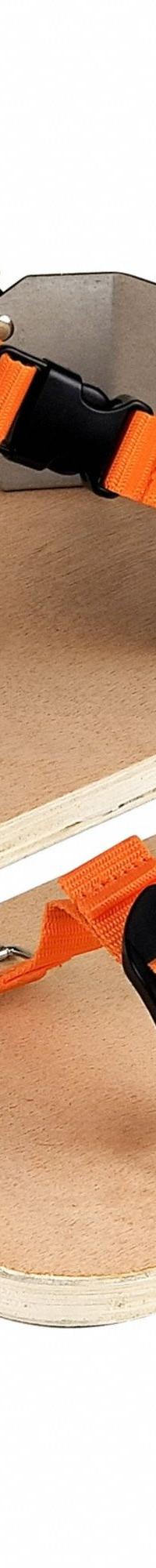 KRAFT TOOL Asphalt Shoes: Wood (MPN GG810). Key specifications — attr1014201: Wood; attr1014200: Adjustable Straps; attr1004973: Asphalt Shoe; attr1004972: KRAFT TOOL.