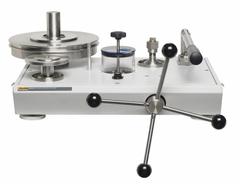 FLUKE Hydraulic Deadweight Tester: Hydraulic Deadweight Tester, AC Adapter, Adapters, P3125-PSI, CE. Key specifications — Includes: Adapters; Power Source: AC Adapter; Pressure Measurement Accuracy: +/-0.015% of Reading; Brand: FLUKE.