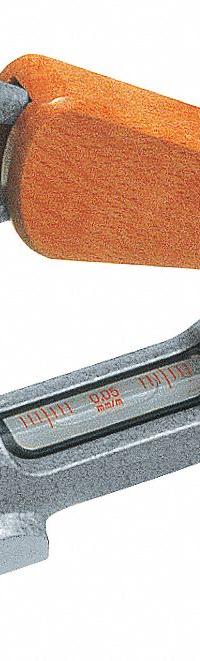 TESA BROWN & SHARPE Master Level: Cast Iron, 5 7/8 in Lg, 2 Level Vials, 0 Plumb Vials, 2 V-Grooves (MPN 53.31000). Key specifications — attr940522: 0.02 mm/m; attr940501: TESA BROWN & SHARPE.