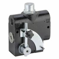 DELAVAN AG PUMPS Hydraulic Flow Control Valve: 16 gpm Max Flow Rate, 1/2 in NPT, 1/2 in NPT, Spool (MPN FC16Y). Key specifications — attr1018158: Manual; attr1018114: Lever; attr1018116: Cast Iron; attr1018117: DELAVAN AG PUMPS; attr1018137: Three-Way.