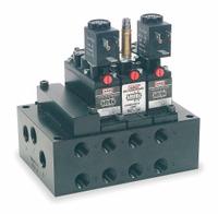 ARO Manifold: 4 Ports, Manifold/Plugs/Seals, 3/8 in Female NPT, 1/4 in Female NPT, 0°F to 180°F (MPN 118605-4). Key specifications — attr1089083: Plugs; attr1086904: Manifold; attr1086871: 118605-4.