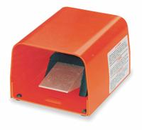 LINEMASTER Foot Switch: Classic IV Series, 1 Pedals, Momentary, SPDT (MPN 88SH1-05). Key specifications — Switch Action: Momentary; Foot Guard Included: Guard Included; Brand: LINEMASTER; Series: Classic IV; Power Source: Electrically Corded.