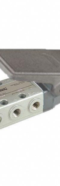 AVENTICS Manual Air Control Valve: Four-Way / Three-Position, Normally Open, Closed, Spring Return (MPN R431008536). Key specifications — attr1078739: Closed; attr1078763: Spring Return; attr1078772: Normally Open; attr1078762: Manual Air Control Valve.