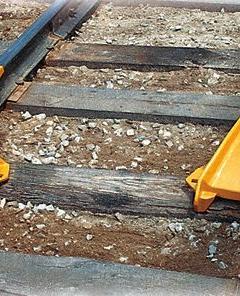 ALDON Rail Track Rerailer: Rerailer, Freight Car, Straddle Rail Design, Steel (MPN 4018-01-L). Key specifications — attr1385012: ALDON; attr1385058: Rerailer; attr1385021: Freight Car; attr1385022: Straddle Rail.