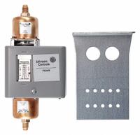 Differential Pressure Control: SPDT, Open/Close on Rise and Fall, 208V/240V, Auto Reset, 1.5 psi (MPN P74FA-1C). Key specifications — Rated Voltage: 240V; Switch Action: Open/Close on Rise and Fall; Reset Type: Automatic; Brand: JOHNSON CONTROLS.
