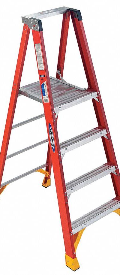 WERNER Platform Stepladder: 4 ft Ladder Size - Non-Conductive Fiberglass Platform Stepladders