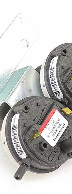 CARRIER Pressure Switch: Mfr Part # 328529-752. Key specifications — Manufacturer Part Number: 328529-752; Product Type: Pressure Switch.