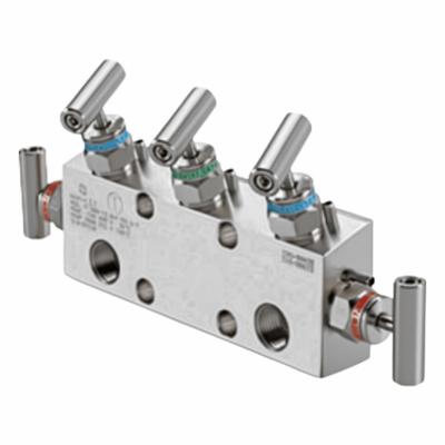 HAM-LET Five-Way Valve: Stainless Steel, 1/2" FNPT, Flange, 6,000 psi Pressure - 5-Valve Manifolds