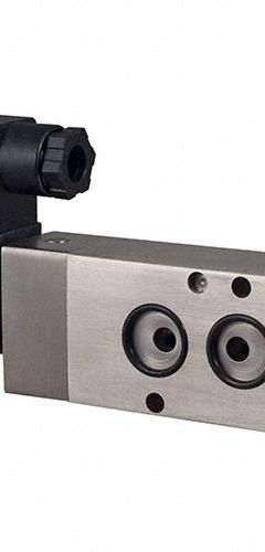 NAMUR Soleniod Valve: SSNMR1, Single Solenoid, 12V DC, 4 Ports, 1/4 in NPT Inlet, 1/4 in NPT Outlet (MPN SSNMR1-D12). Key specifications — attr1379000: DIN Solenoid Connector; attr1379044: NAMUR; attr1378989: Single Solenoid.